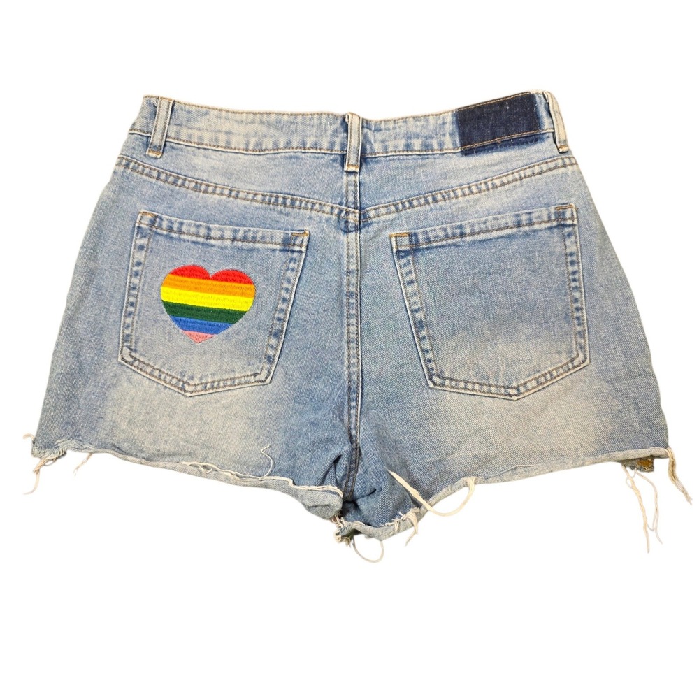 Angel Kiss Womens Denim Shortsβ Light Wash Rainbow Heart Patch Cut Off Size 9/29